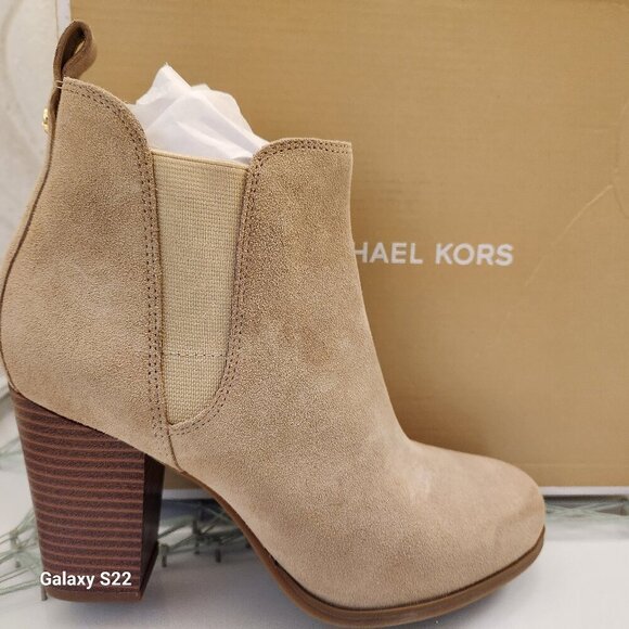 Michael Kors Evaline Brown Suede Chelsea Heeled Booties Size 6M. NIB - Picture 1 of 10